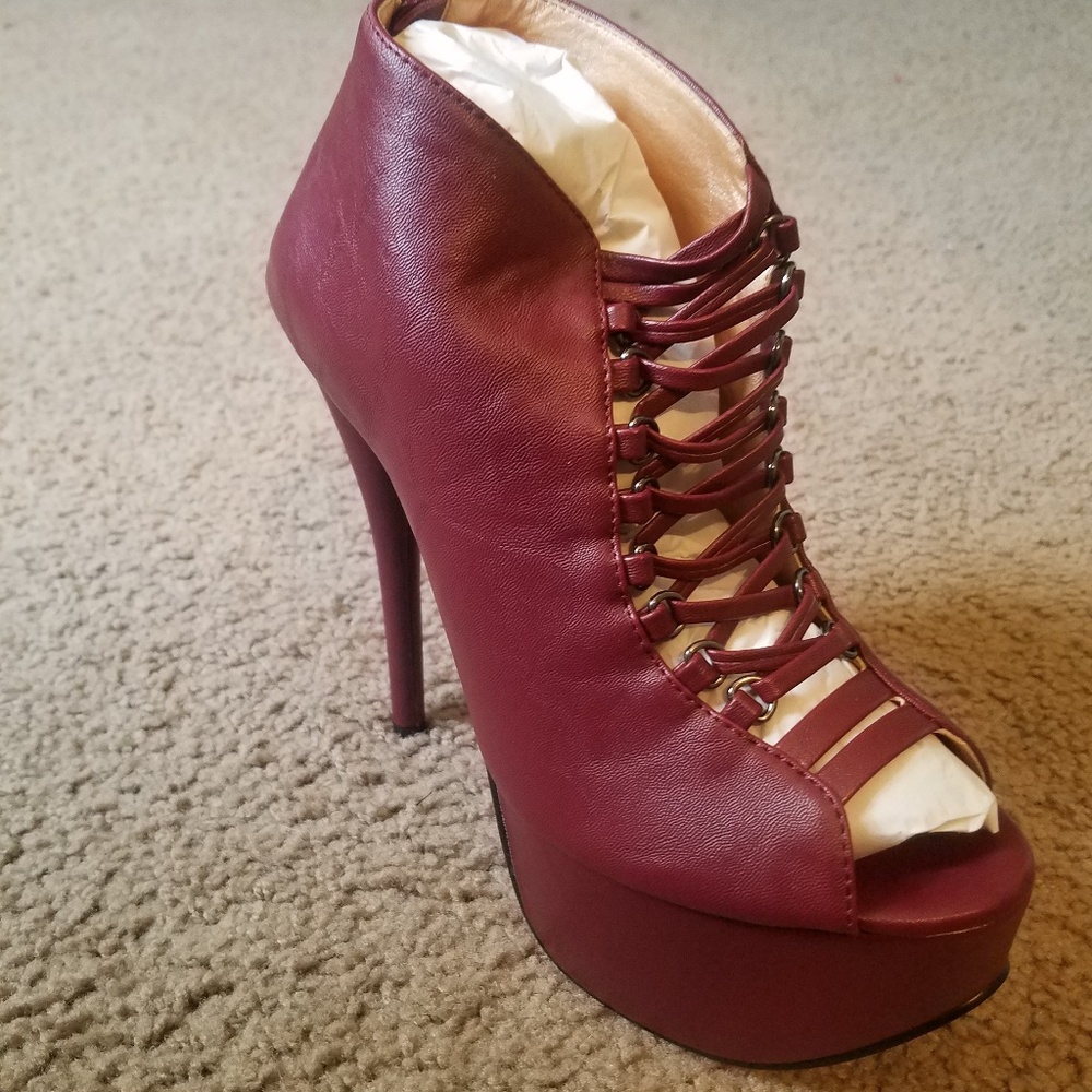 Shoes - Picture 5 of 8